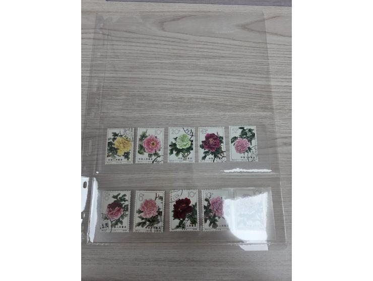 including a set in blocks of 4 plus many sinle stamps. Large quantity. Please view.